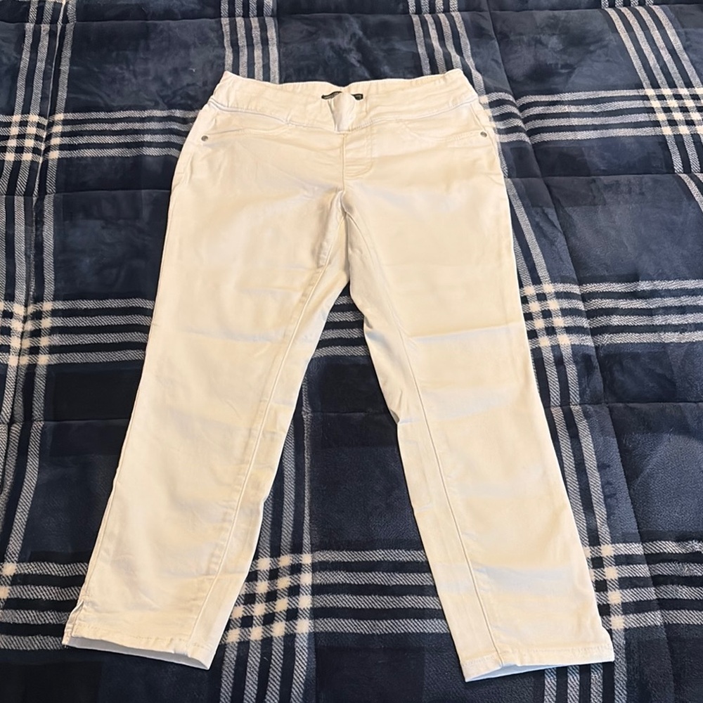 Vera Wang Cream Straight Leg Jeans Casual Style